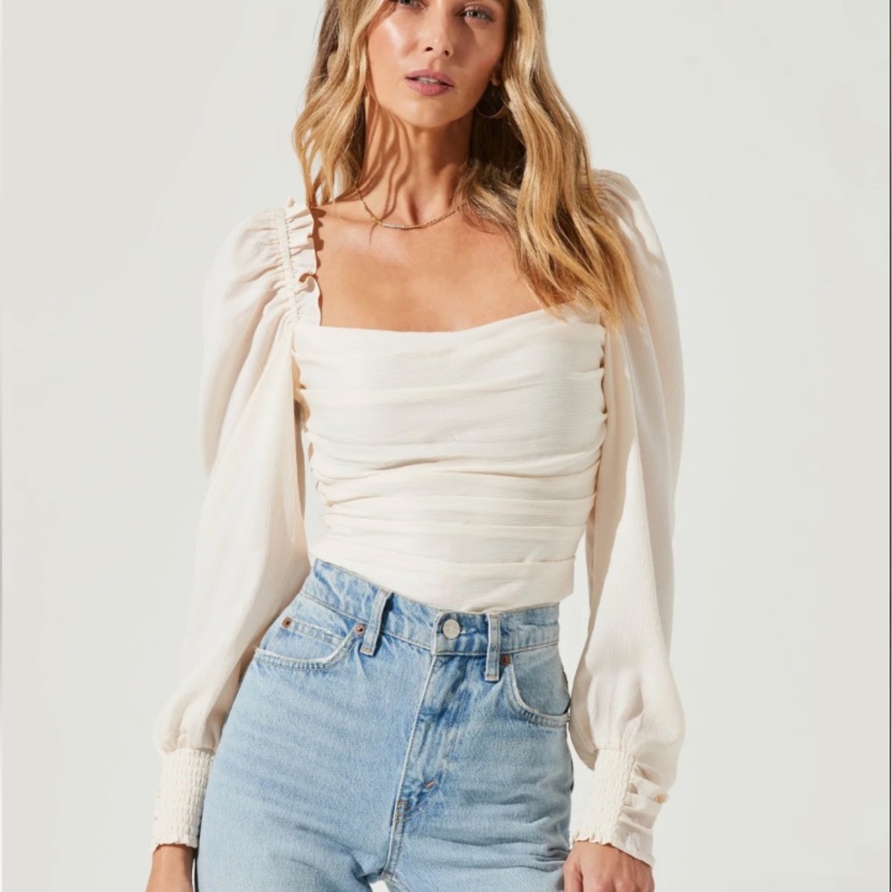 NWT ASTR the Label Puff Sleeve Square Neck Top in Blush. Size S. From REVOLVE